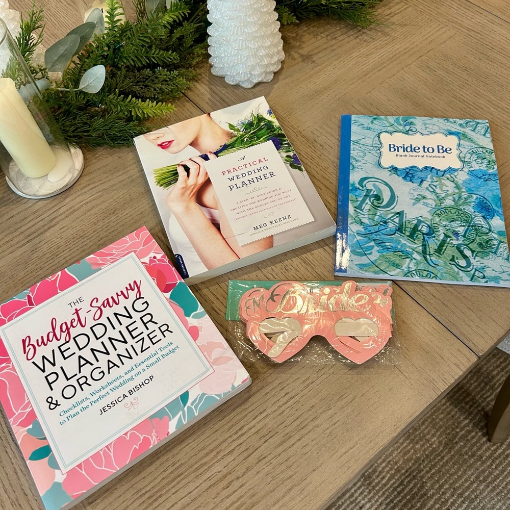 Modern Multicolor Wedding Planner Book Set: Budget Savvy, Practical, Bride to Be